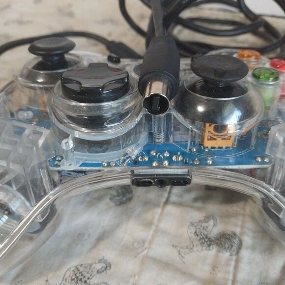 Xbox 360 Wired Clear Afterglow Controller - Picture 3 of 4